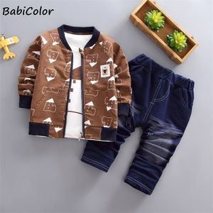 Férias de roupa de roupa para crianças conjunto infantil casual conjuntos casaco + tops + calça 3 pcs moda roupas bebê para menino 220326