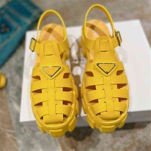 Sandali moda donna piattaforma estate 2022 nuove scarpe stile romano in pelle cava sandali con impronta piede popolare scarpa triangolo Y220409