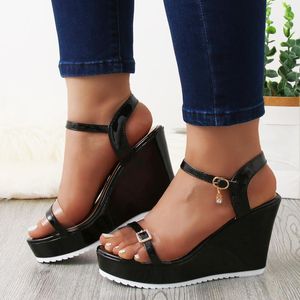 Sandaler Fashion Summer Women Wedge Heel Platform Buckle Solid Color Dress for Gold Womensandals