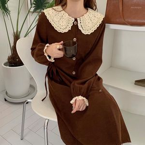 Casual Jurken Vrouw Jurk Koreaanse Mode Elegante Doll Kraag Kant Hollow Crochet Stitching Single Breasted Side up taille
