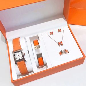 Relógios de jóias de luxo femininos Conjuntos de 5pcs incluem colares de anéis de esmalte Brincos Bracelets Lady Designer Wristwatches com presente de caixa