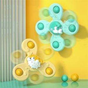 3st Cartoon Fidget Spinner Barnleksaker Barn Bad For Baby Boys Girls Relief Stress Pedagogiskt fingertopp Rattle Toy Gift 220505