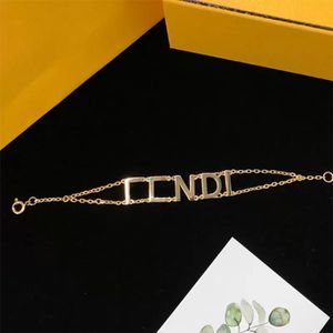 Bracciali con lettere a catena di design con bracciale in oro da donna Gioielli di moda di lusso Braccialetti casual da uomo di alta qualità con regalo dorato 2022