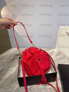 Damer Designer Nylon Axelväska Duett Dragsko Bucket Bag Tessuto Small Luxury Tyg Crossbody Handtag Bag Re-nylon Top