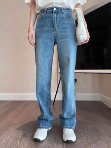 Primavera e verão New Back Cintura Pocket Triangular Versátil Lifting, magro, meio e cintura alta calça jeans casuais, mulheres