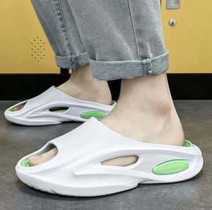 De senaste skorna för män och kvinnor halkskyddad tjock botten trend mjuk botten tofflor många stilar att välja mellan stödja anpassad logotyp