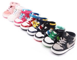 Ingrosso Nuove scarpe da bambino in pelle PU First Walkers Crib Girls Girls Boys Sneakers Bear Being Infant Baby Mocassini Scarpe 0-18 mesi