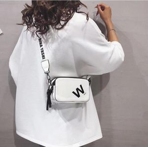 Borsa HBP femminile 2022 nuova borsa a tracolla mini moda rossa netta studentessa versione coreana della piccola borsa quadrata a tracolla in pelle verniciata selvaggia 18 cm