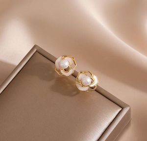 Camellia Pearl 5-6mm Ear Studs 18Kゴールドメッキ天然淡水パールイヤリングホワイトレディ/ガールファッションジュエリー