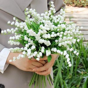 Dekorativa blommor kransar konstgjorda vita heminredning liljor falska mini babysbreath små gipsophila plastblomma för bröllop garde