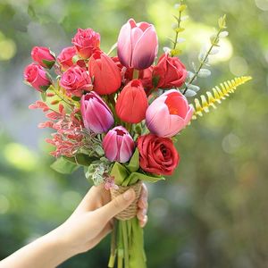 ingrosso Bouquet Di Fiori Di Tulipano-Fiori del matrimonio Sesthfar Rose Tulip Red Bouquet Collezione Artificiale Bride Holding Church Bridal Deco Mariage