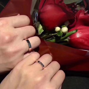 Обручальное кольцо для женщины и мужчины Пара 4 мм 5 мм 6 мм Высокое качество S Золото Размер 5-11 Diamond Rose Sier Ювелирные изделия с коробкой Crtir Дизайнерские мужские женские любовные кольца