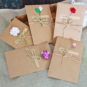 Confezione regalo Carta Kraft vintage creativa fai-da-te Carte di fiori essiccati a mano Compleanno Saluto del Ringraziamento Buste autenticheRegalo