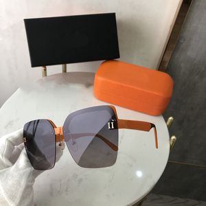 Kvinna designer solglasögon orange solglasögon metall bokstäver män Casual två stil stor ram med box