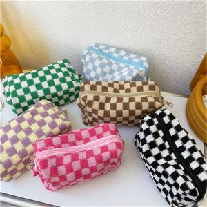 Korean Ins Checkerboard Knitted Cosmetic Cases For Women Ladies Large Capacity Lattice Makeup Bags Plaid Beauty Organizer Pouch 220701