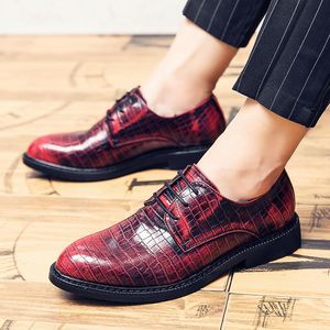 2022 Trendy Lace Up Novo Estilo Formal Vestido De Casamento Sapatos De Vinho Britânico Empresarial Britânico Couro Oxfords Sapatos Homens