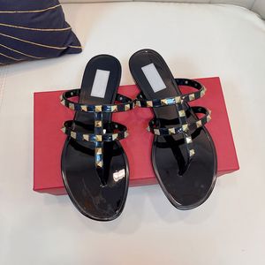 Kvinnors röda svarta båge flip-flops kvalitet sandaler sommarstrand nitade flip-flops mode casual platt botten nagelskor med lådstorlek EU35-EU40 NO352