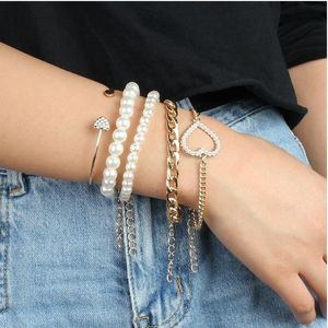 Bracelets de charme European Jewelry Fashion Gold Correntes de ouro multi-camada Punk Crystal Set Pearl Heart for Women Banglescarm