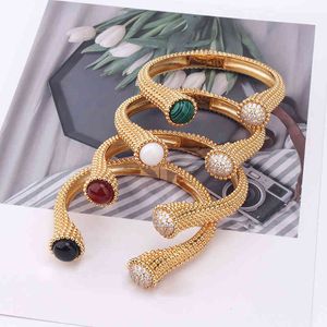 Hot Brand Gold Color Top Zircon Egyptian Farao Design smycken Färgglada armband Öppen Bangle Cuff