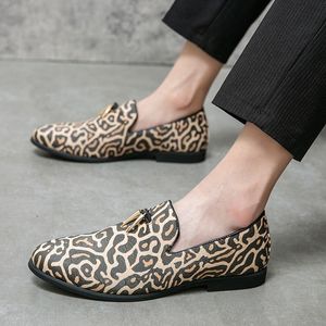 2022 designer di lusso Gentleman British Leopard Pattern Oxford Shoes Moccasins Prom notato per la festa di casa Zapatos Hombre