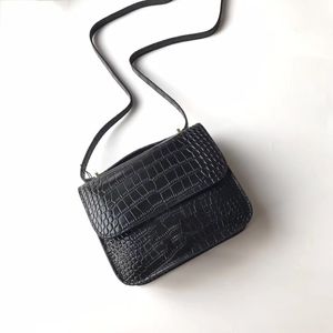 Lüks tasarımcı hostes omuz çantası kadın altın toka timsah deri el çantası kadın moda kangkang debriyaj çantası boş zaman crossbody