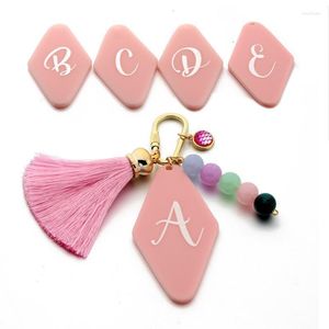 Keychains 26 Alfabet Keychain för kvinnor Tasselbil Charms Pink Beads Keyring Keys Accessories Christmas Gift Wholesale SMAL22