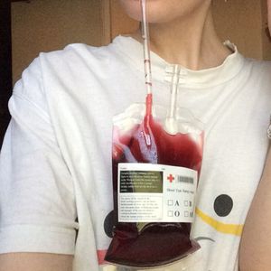 10pcs 350ml 뱀파이어 명확한 혈액 가방 PVC 재사용 가능한 혈액 주스 에너지 음료 가방 할로윈 장식 소품 뱀파이어 파티 용품 Y201006