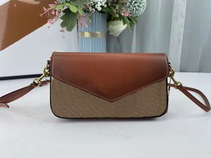 Sample Envelope Designer WYN Messenger Bags Split Durable Cross-grain Calf Leather Shoulder Bags Classic Gold Leeter Hardware Handbags Label Printed Wallets Purse