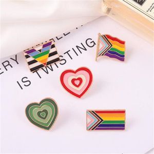 Gradient Enamel Pins Custom Pride Flag Heart Rainbow Victory Brooch Lapel Badge Bag Sexual Minority Jewelry Gift for Friend GC1465