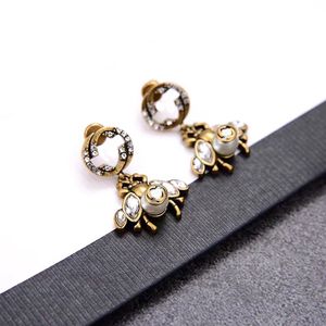 Lyxiga Designer Mode Charm Örhängen Dam Bee Pendant örhängen för kvinnliga festälskare presentförlovningssmycken
