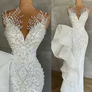 Vita sjöjungfru bröllopsklänningar stropplös ärmlös underbara paljetter pärlor v hals elegant spets bröllop klänning svep tåg plus storlek bollklänning brud