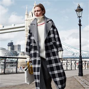 Nova pista de alta moda do Reino Unido Winter Women Women Oversize Vintage 80% Plaid Lold Maxi Long Casat com Belt feminino T200831