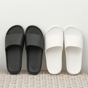 Summer Home Men Pantoffeln Einfache schwarze weiße Liebhaber Schuhe Nonslip Bad Objektträger Flip Flops Innenräume Frauen Plattform 220611