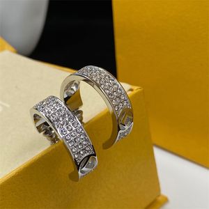 Luxurys örhängen damer mode varumärke stud örhängen högkvalitativa smycken diamant inställning lämplig för damer modell bröllop händelse