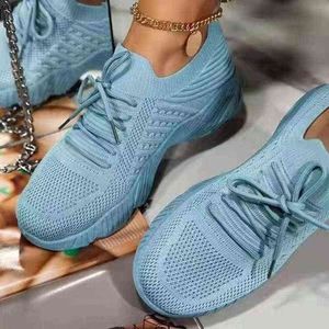 Mulheres tênis azul-céu Sapatos femininos casuais de malha confortável Lace-up Sapatos esportivos Sapas de cunhas grossas Sapatos vulcanizados G220629