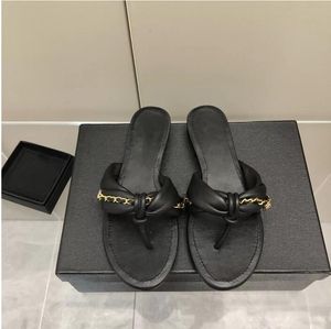 Hausschuhe Designer Luxurys Frau Sandalen Hausschuhe vielseitige einfarbige Frauen flache Schuhe Temperament Buchstaben rutschfeste Freizeit Indoor Hotel Strandschuh schön gut