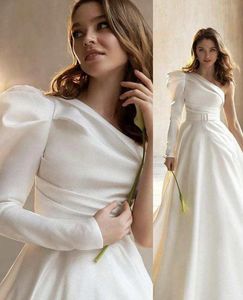 Elegant Arabic Simple Satin A Line Wedding Dress Bridal Gowns One Shoulder Long Sleeved Sweep Train Garden Pleats Boho Aso Ebi Bride Dresses Robes de Mariée