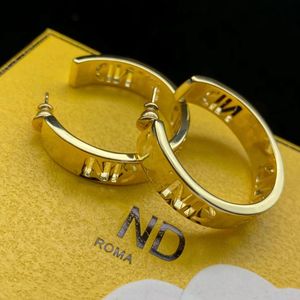 Novo designer feminino designer dourado letra brincos do estudo para femininos presentes femininos