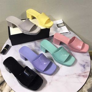 Баскетбольные туфли платья тапочки Lady Sandals Высокие каблуки скользит модные пары пляж Толстая нижняя платформа алфавит кожа резиновые фрукты 35-41