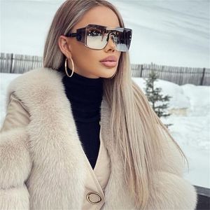 Einzigartige Sexy Coole Sonnenbrille Für Frauen Und Männer Luxus Marke Flache Breite Bein Legierung Sonnenbrille Weiblichen Platz Hip Hop schatten 220514