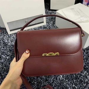 Luxury Designer Bags Bag triomphe Smooth Cowhide Women Teen Handväska Glänsande kalvskinn svart vit brun 18 cm 22 cm gyllene kedja korskroppskopplingar lady plånbok