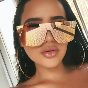 Okulary przeciwsłoneczne Fashion Square Women Oversized Mirror Men Odcienie Okulary Metalowe nity Trend Unikalne okulary Quayer