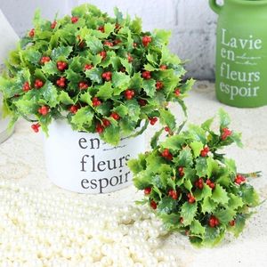 6pcsa lot artificial berry flowers bouquet holly leaves mini leaf outdoor living room christmas decoration Y201020