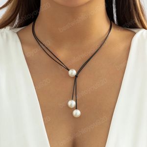 Semplice catena di corda nera con collana di pendenti di perle per le donne Collane girocollo con nappe lunghe alla moda Gioielli di moda per il collo