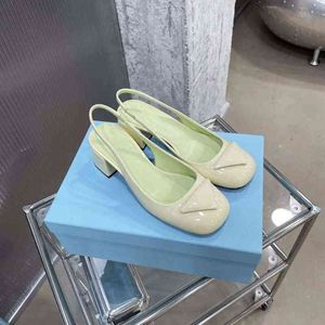 SALE-2022 أحدث مصمم أحذية للسيدات الصنادل أحذية Stiletto Heel Middle Heel رائعة التصميم المدبب للجلد الفاخر مادة رائعة