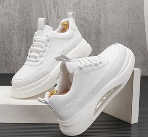 Luksusowy projektant oddychający swobodny biznes buty ślubne moda mody Air Men Sneakers Spring Biały koronkowy na zewnątrz mokasyna spacerowane na zewnątrz
