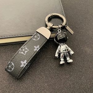 Designers keychain trend old flower high end keychains simple leather pendant personalized astronaut key chain ring