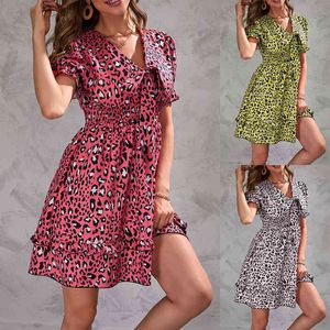 2022 Summer Ladies Dress Fashion Leopard Print Sexy con scollo a V Abito a maniche corte Casual Workplace Vacation Beach Style Dress Women Y220413