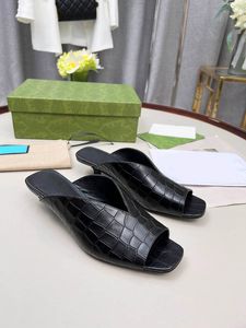 Женские тапочки сандалии в середине каблуки с открытым носоем светло-розовый кожаный тапочка металлик в середине кальса летние дизайнерские дизайнер
