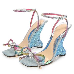 Sandali da donna con tacco a forma iridescente con fiocco di diamanti scintillanti con fibbia Sier punta aperta quadrata taglie forti 3441sandali